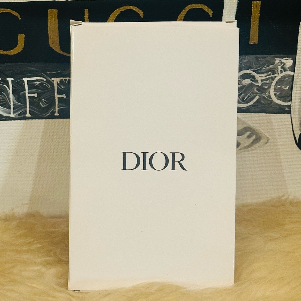 🔥 NIB Dior Quilted Card Case & Mirror w/ Phone Sticker Limited Edition - Picture 6 of 6